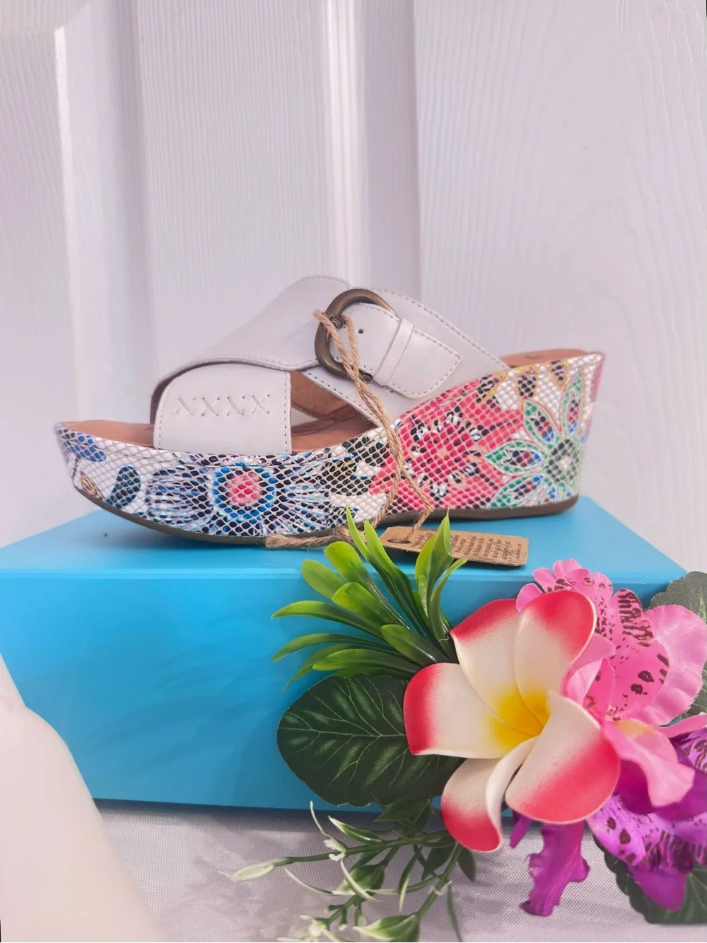 BORN ~ Off-White/White Wedge Slide Sandals w/Brass Buckle & Floral Mosaic Design